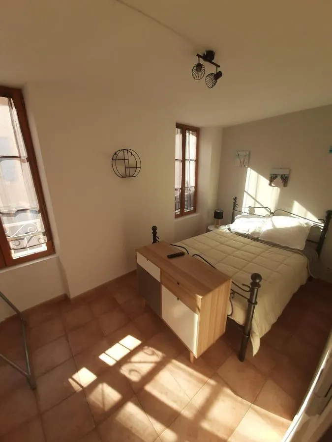 Maison 100 M2, Terrasse 25 M2, Clim, 3 Chbs Avec Tv, Parking Pierrelatte 0*,  France